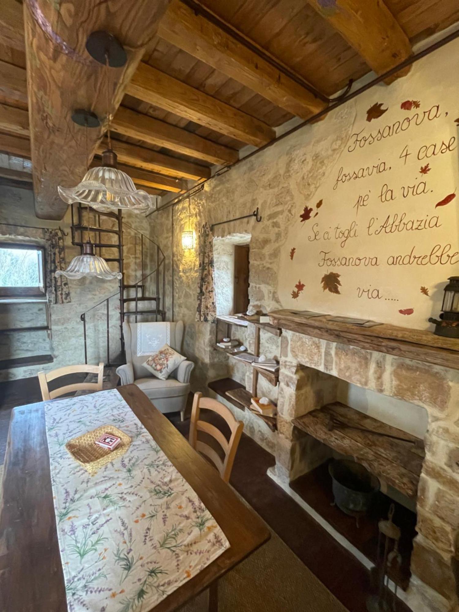 Alloggio La Torre Fossanova Priverno Экстерьер фото